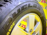 Колесо на диске Mitsubishi 6x139.7 c шиной Bridgestone 265/65R17 Колесо на диске Mitsubishi 6x139.7 c шиной Bridgestone 265/65R17
