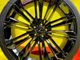 Колеса на дисках Lexus 5x114.3 c шинами Yokohama 255/35R22