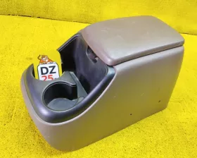 бардачок между сиденьями Toyota TUNDRA 2001/Цвет 056 бардачок между сиденьями Toyota TUNDRA 2001/Цвет 056