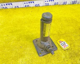 Поддомкратник/ домкрат Toyota