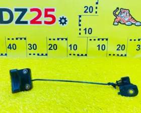 Замок капота Toyota