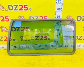 Стекло собачника Mazda