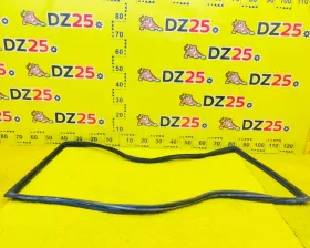 Молдинг лобового стекла Toyota