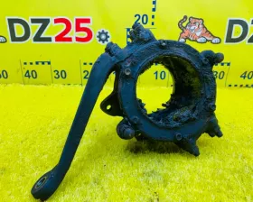 Поворотный кулак TOYOTA