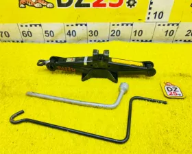 Поддомкратник/ домкрат Toyota