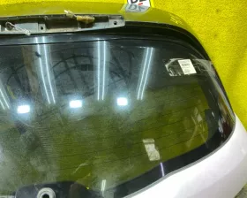 Стекло двери багажника Nissan