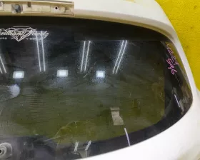 Стекло двери багажника Nissan