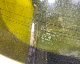 Стекло двери багажника Nissan
