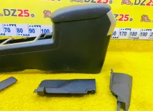 Бардачок между сиденьями TOYOTA LAND CRUISER PRADO 2018 5891060240C0 GDJ150W/GDJ150R/GDJ150L/GDJ150/GDJ151W/GDJ151/GDJ155L/GDJ155R/GDJ155/GRJ150W/GRJ150L/GRJ150/GRJ151W/GRJ151/GRJ152/KDJ150/KDJ150L/KDJ155/TRJ150W/TRJ150L/TRJ150/TRJ152/TRJ155 1GDFTV, перед