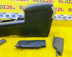 Бардачок между сиденьями Toyota