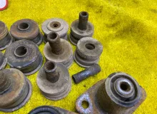 Подушка кузова TOYOTA LAND CRUISER ЛЕВЫЙ|ПРАВЫЙ|1997 5220160020 HDJ81V/HDJ81/FJ80G/FZJ80G/FZJ80/HZJ81V/HZJ80 1HDFT