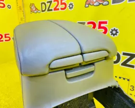 Бардачок между сиденьями Toyota