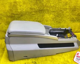 Бардачок между сиденьями INFINITI