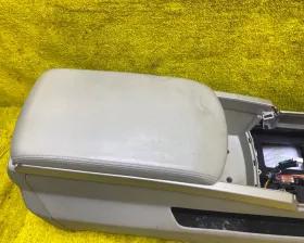 Бардачок между сиденьями INFINITI