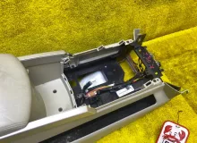 Бардачок между сиденьями INFINITI QX56 2004/Цвет G10 - LIQUID ONYX 969507S609 JA60 VK56DE, передний