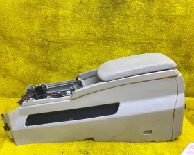 Бардачок между сиденьями INFINITI