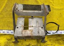 Подножка FORD F800 1995/Цвет BW F80/F80330/1FDPF80C4SVA26396 6BTA/CUMMINS 6BTA5.9, передняя правая Подножка FORD F800 1995/Цвет BW F80/F80330/1FDPF80C4SVA26396 6BTA/CUMMINS 6BTA5.9, передняя правая