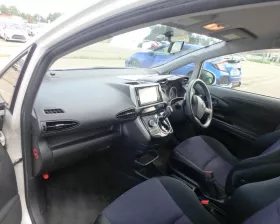 Бардачок между сиденьями TOYOTA