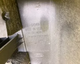 Пластиковая крышка на двс Ford