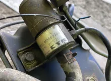 Компрессор пневмоподвески MITSUBISHI PAJERO/MONTERO 1996/Цвет W8UF MB663220 V25W/V25/V45W/V45/V26C/V26W/V26WG/V21W/V23C/V23W/V24W/V43W/V44W/V45W/V46V/V46W/V46WG 6G74, задний