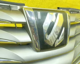 Решетка радиатора TOYOTA