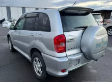 Колпак запасного колеса TOYOTA RAV4 2002/Цвет 1D4 6477342010 ACA21W/ACA21/ACA20W/ACA20/ACA22/ACA23/ACA26/ACA28/ZCA25/ZCA25W/ZCA26/ZCA26W 1AZFSE, задний