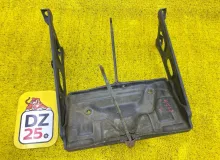 Крепление аккумулятора TOYOTA LAND CRUISER PRADO 1995/Цвет 2BJ 7440360111 KZJ78W/KZJ78G/KZJ71G/KZJ71W 1KZTE, переднее левое