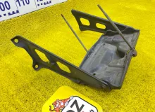 Крепление аккумулятора TOYOTA LAND CRUISER PRADO 1995/Цвет 2BJ 7440360111 KZJ78W/KZJ78G/KZJ71G/KZJ71W 1KZTE, переднее левое