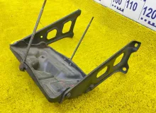 Крепление аккумулятора TOYOTA LAND CRUISER PRADO 1995/Цвет 2BJ 7440360111 KZJ78W/KZJ78G/KZJ71G/KZJ71W 1KZTE, переднее левое