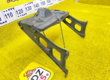 Крепление аккумулятора TOYOTA LAND CRUISER PRADO 1995/Цвет 2BJ 7440360111 KZJ78W/KZJ78G/KZJ71G/KZJ71W 1KZTE, переднее левое