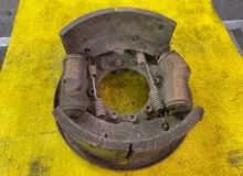 Механизм стояночного тормоза FORD F800 1995/Цвет BW F80/F80330/1FDPF80C4SVA26396 6BTA/CUMMINS 6BTA5.9, задний правый