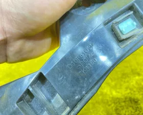 Крепление бампера Mazda