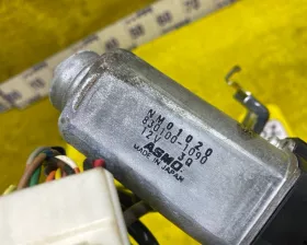 Доводчик двери пятой Subaru