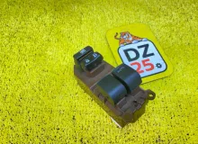 Блок управления стеклоподъемниками TOYOTA FJ CRUISER 2011/Цвет 2KC 8482035120 GSJ15W/GSJ10W 1GRFE, передний правый