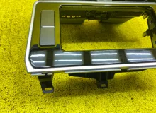 Консоль магнитофона TOYOTA LAND CRUISER PRADO 2017-2024 5542060160 GDJ150W/GDJ150R/GDJ150L/GDJ150/GDJ151W/GDJ151/GDJ155L/GDJ155R/GDJ155/GRJ150W/GRJ150L/GRJ150/GRJ151W/GRJ151/GRJ152/KDJ150/KDJ150L/KDJ155/TRJ150W/TRJ150L/TRJ150/TRJ152/TRJ155 1GDFTV, передни