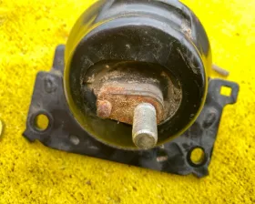 Подушка двигателя Toyota