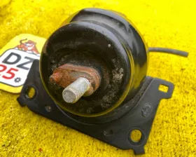 Подушка двигателя Toyota