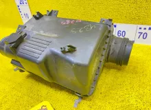 Корпус воздушного фильтра TOYOTA LAND CRUISER PRADO/HILUX SURF 2004 1770062140 VZJ120W/VZJ120/VZJ121W/VZJ121/VZJ125W/VZJ125/VZN210W/VZN210/VZN215W/VZN215 5VZFE, передний