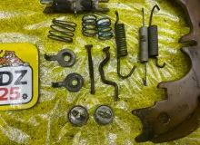 Механизм стояночного тормоза TOYOTA LAND CRUISER PRADO 2003/Цвет 070 VZJ121/VZJ120W/VZJ120/VZJ121W/VZJ125W/VZJ125/GRJ120W/GRJ120/GRJ121W/GRJ121/GRJ125W/KDJ125/LJ120/LJ125/RZJ120W/25W/KDJ120W/KDJ120/KDJ121W/KDJ121/RZJ120/RZJ125W/RZJ125/TRJ120W/TRJ120/TRJ12