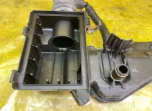Корпус воздушного фильтра TOYOTA/DAIHATSU/SUBARU ROOMY/TANK/PASSO/BOON/THOR/JUSTY 2016/Цвет S28 17705B1100 M900A/M900S/M900F/M700A/M700S 1KRFE, передний