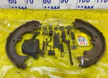 Механизм стояночного тормоза TOYOTA LAND CRUISER/LAND CRUISER CYGNUS/LX470 2003 UZJ100W/UZJ100L/UZJ100/FZJ100/FZJ105/HDJ100/HDJ100L/HDJ101/HDJ101K/HZJ105/HZJ105L 2UZFE, задний левый
