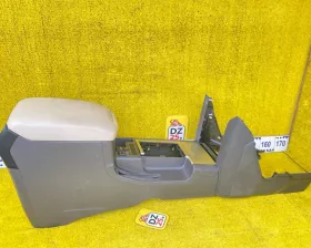Бардачок между сиденьями Toyota