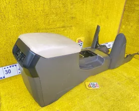 Бардачок между сиденьями Toyota