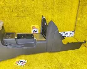 Бардачок между сиденьями Toyota