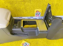 Бардачок между сиденьями TOYOTA LAND CRUISER PRADO 2021/Цвет 070 5891060240C0 TRJ150W/TRJ150L/TRJ150/TRJ152/TRJ155/GDJ150W/GDJ150R/GDJ150L/GDJ150/GDJ151W/GDJ151/GDJ155L/GDJ155R/GDJ155/GRJ150W/GRJ150L/GRJ150/GRJ151W/GRJ151/GRJ152/KDJ150/KDJ150L/KDJ155 2TRF
