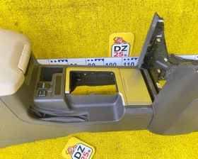 Бардачок между сиденьями Toyota