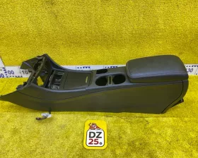 Бардачок между сиденьями Mercedes-Benz