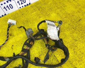 Блок предохранителей под капот Mercedes-Benz