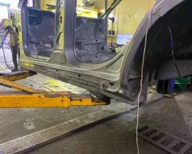 Порог кузова Mercedes-Benz