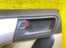 Обшивка дверей TOYOTA LAND CRUISER PRADO 2015-2024 67788X1M01 TRJ150W/TRJ150L/TRJ150/TRJ152/TRJ155/GDJ150W/GDJ150R/GDJ150L/GDJ150/GDJ151W/GDJ151/GDJ155L/GDJ155R/GDJ155/GRJ150W/GRJ150L/GRJ150/GRJ151W/GRJ151/GRJ152/KDJ150/KDJ150L/KDJ155 2TRFE, задняя левая
